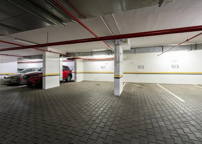 Modern&cozy Garbary With Parking And Balcony By Renters شقة *