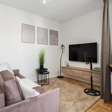 Apartment Modern&cozy Garbary With Parking And Balcony By Renters *