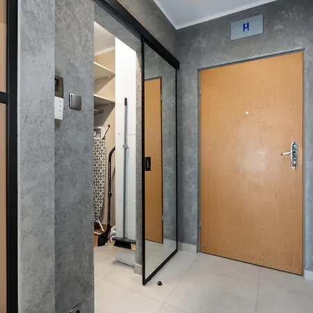 Modern&cozy Garbary With Parking And Balcony By Renters * Poznan